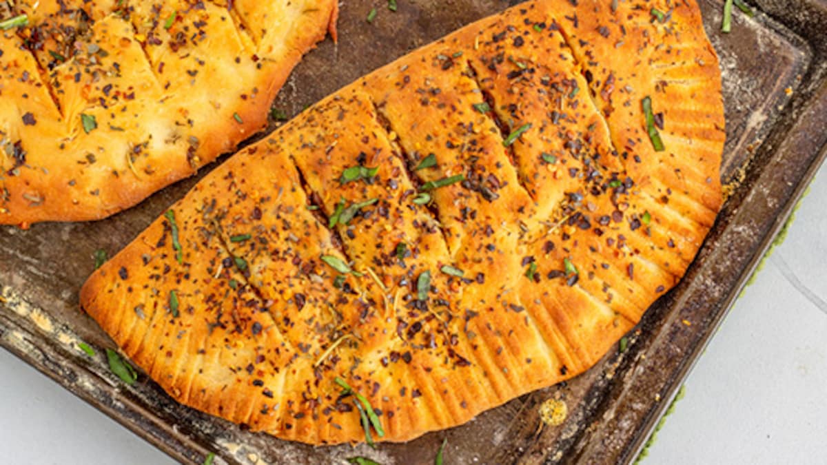 Paneer Stuffed Garlic Bread